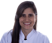 Larissa Alves headshot