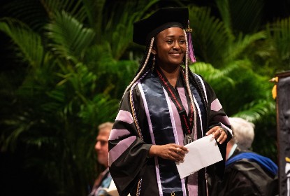 In her remarks, Wongelawit Deldil Tadesse, DDS ’23, president, dental class 2023, urged her classmates to “always keep the patients first.” (Photo by Matthew D’agostino / UMB)