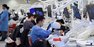 Dental students work in the simulation lab